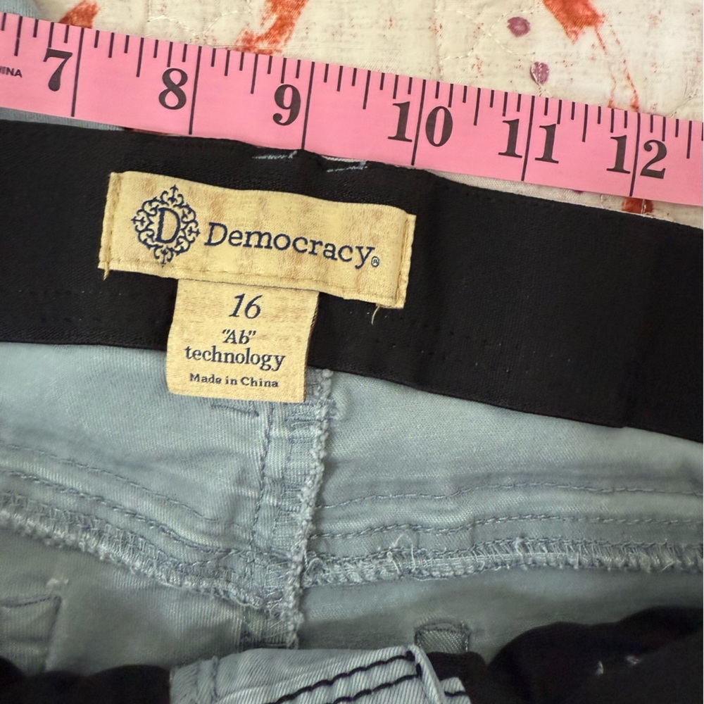 Democracy Women's Soft Green Skinny Jeans with Ab technology - Picture 3 of 7